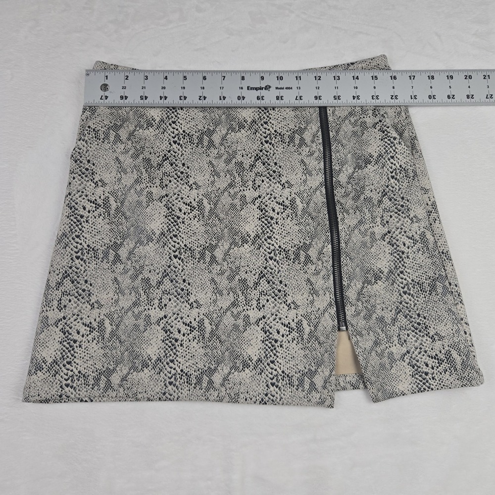 Promesa Women's Tan Black Gray Snake Print Mini Skirt Size Medium Zipper Pockets - Picture 9 of 9
